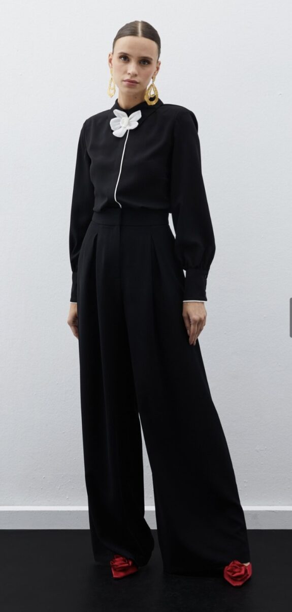 Blouse Détail Fleur à Col -Noir