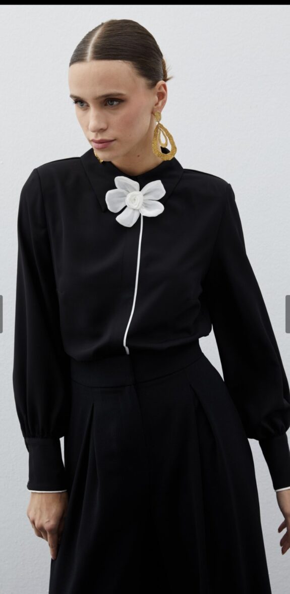 Blouse Détail Fleur à Col -Noir