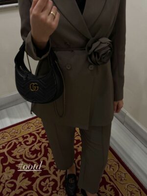 Tailleur Camélia Taupe – Image 3