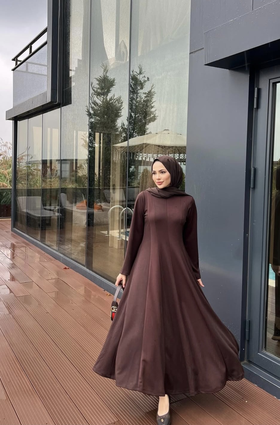 Robe Lily – Image 1