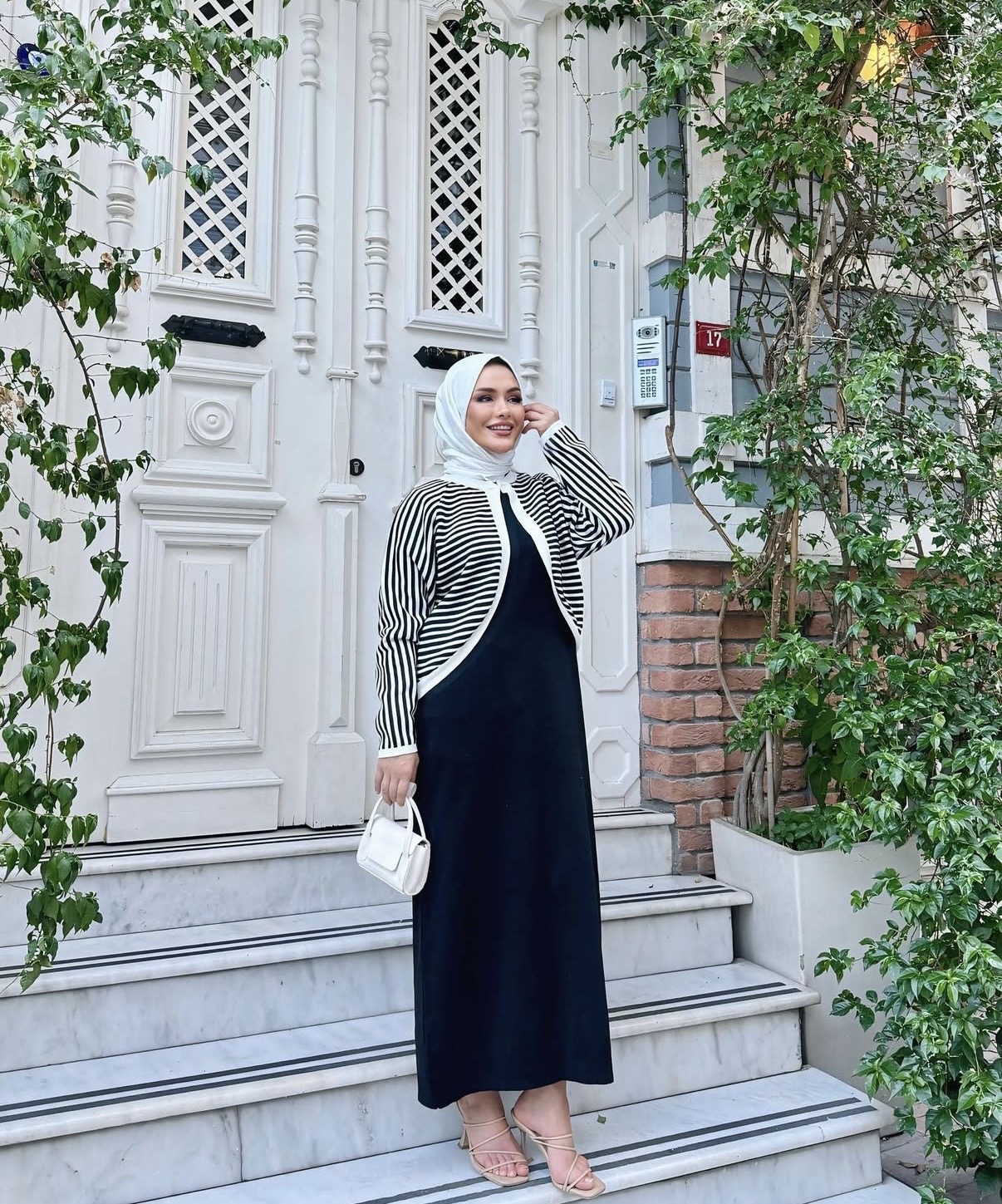 Robe Pela – Image 1